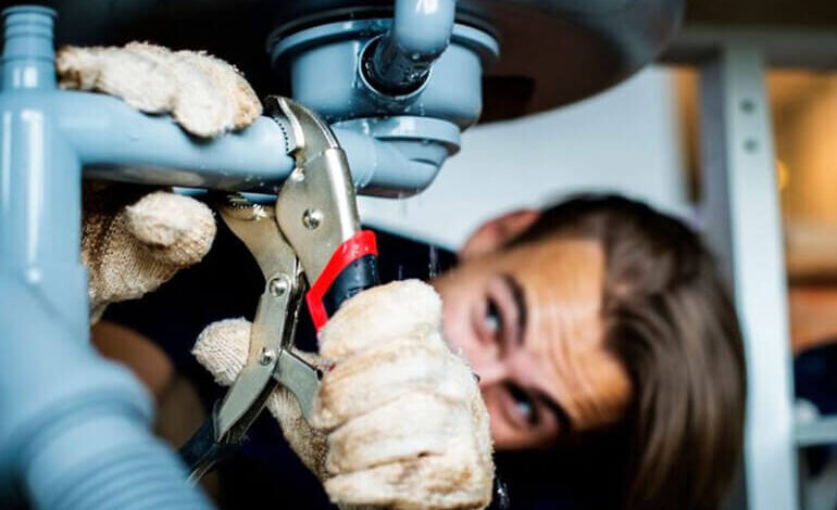 Swift Solutions: Handling an Emergency Plumber Situation in Sydney